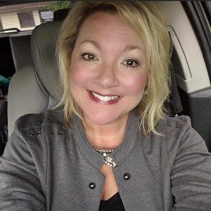 Meet your Posher, Holly